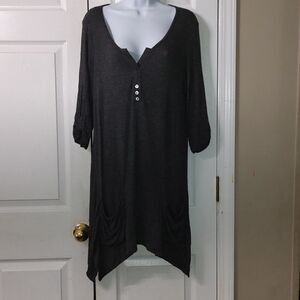 Cha Cha Vente heather gray shark bite style tunic top  with pockets Sz L